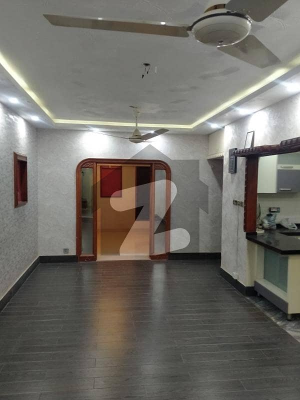 2400 Square Feet Flat Is Available In Affordable Price In Gulistan-E-Jauhar - Block 13