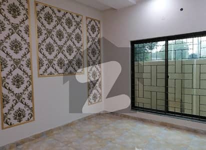 پی آئی اے ہاؤسنگ سکیم لاہور میں 5 کمروں کا 10 مرلہ مکان 4.0 کروڑ میں برائے فروخت۔