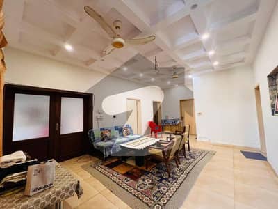 پی سی ایس آئی آر ہاؤسنگ سکیم لاہور میں 6 کمروں کا 10 مرلہ مکان 3.0 کروڑ میں برائے فروخت۔