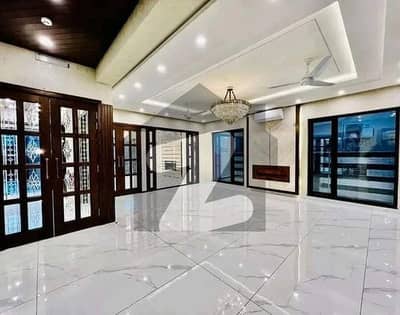 22 MARLA GRACEFUL HOUSE FOR SALE IN DHA PHASE 8