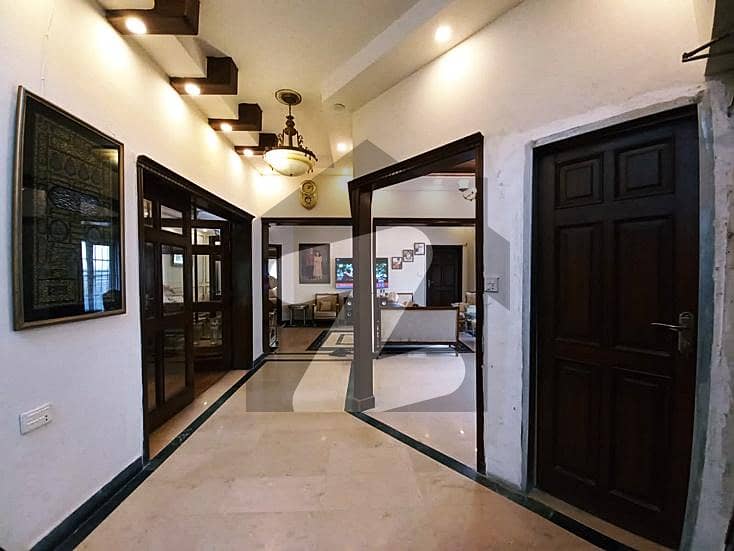 ڈی ایچ اے فیز 4 ڈیفنس (ڈی ایچ اے),لاہور میں 4 کمروں کا 10 مرلہ مکان 4.1 کروڑ میں برائے فروخت۔