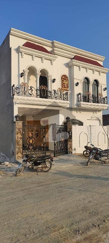 الرزاق رائلز ساہیوال میں 4 کمروں کا 5 مرلہ مکان 1.6 کروڑ میں برائے فروخت۔