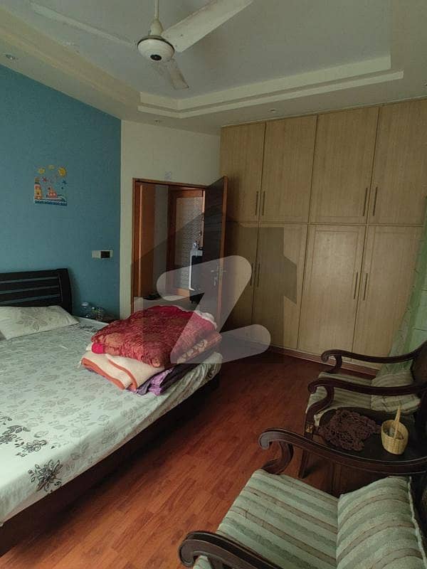 واپڈا ٹاؤن لاہور میں 3 کمروں کا 10 مرلہ مکان 3.3 کروڑ میں برائے فروخت۔