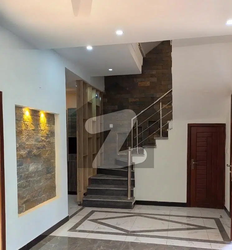 Bahria Enclave 5 Marla Elegant House Available For Rent