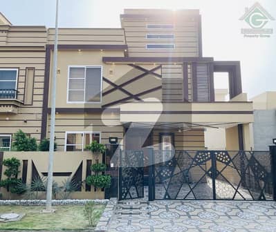 Modern House 10 Marla In BB Block Prime Location For Sale Phase 1 CHG