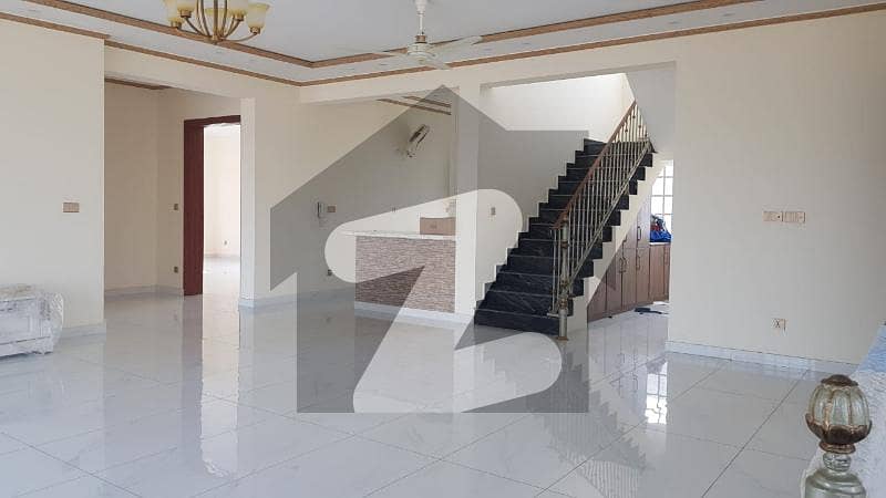 لیک سٹی ۔ سیکٹر ایم ۔ 3 لیک سٹی,رائیونڈ روڈ,لاہور میں 5 کمروں کا 1 کنال مکان 7.8 کروڑ میں برائے فروخت۔