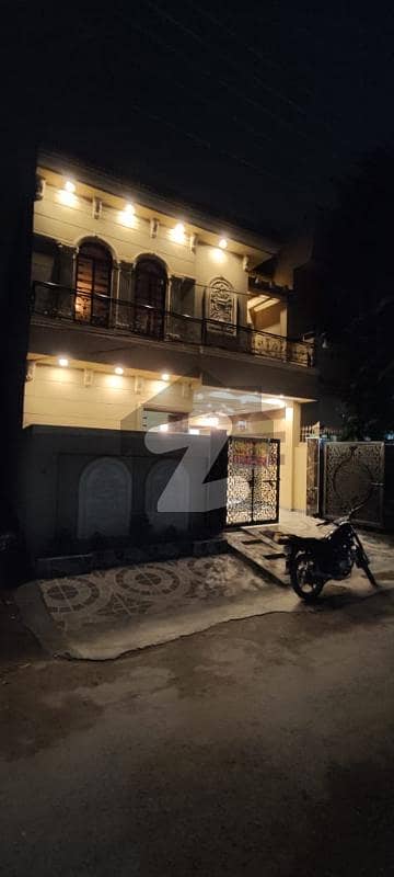 جوہر ٹاؤن لاہور میں 5 کمروں کا 5 مرلہ مکان 2.95 کروڑ میں برائے فروخت۔