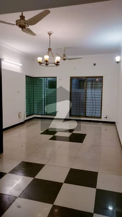 10 Marla House For sale Prime Location In Askari 11