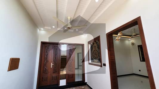 فیصل ٹاؤن - ایف ۔ 18 اسلام آباد میں 5 کمروں کا 5 مرلہ مکان 2.5 کروڑ میں برائے فروخت۔