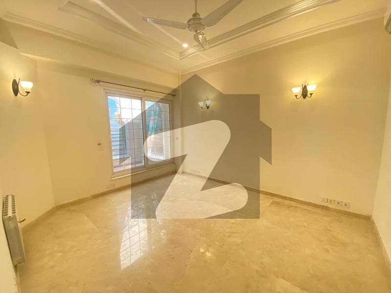 ایف ۔ 7 اسلام آباد میں 8 کمروں کا 2 کنال مکان 75.0 کروڑ میں برائے فروخت۔