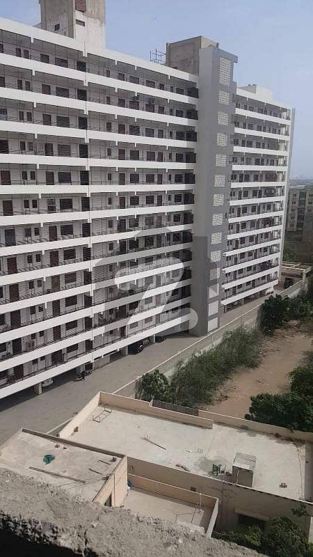 Centrally Located Flat Available In Gulshan-E-Iqbal - Block 13-D2 For Sale