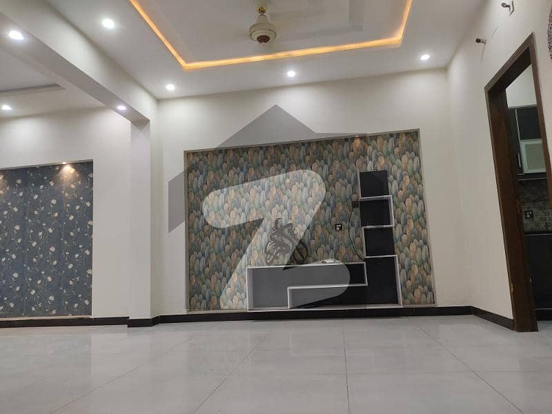 بینکرز ہاؤسنگ سوسائٹی - بلاک سی بینکرز کوآپریٹو ہاؤسنگ سوسائٹی,لاہور میں 4 کمروں کا 5 مرلہ مکان 2.0 کروڑ میں برائے فروخت۔