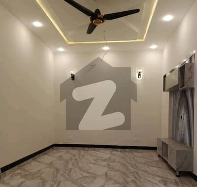 فارمانئیٹس ہاؤسنگ سکیم لاہور میں 3 کمروں کا 5 مرلہ مکان 2.15 کروڑ میں برائے فروخت۔