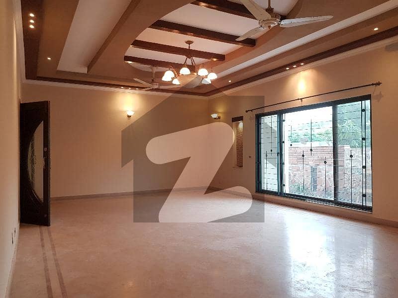 10 MARLA BEAUTIFUL HOUSE FOR RENT IN PHASE 8 LAHORE