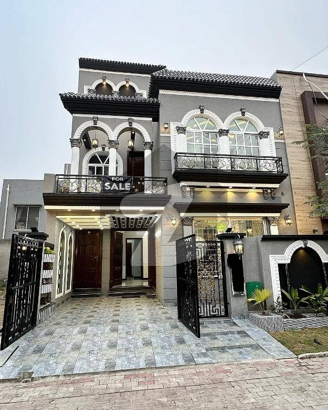 بحریہ ٹاؤن سیکٹرڈی بحریہ ٹاؤن,لاہور میں 3 کمروں کا 5 مرلہ مکان 2.5 کروڑ میں برائے فروخت۔
