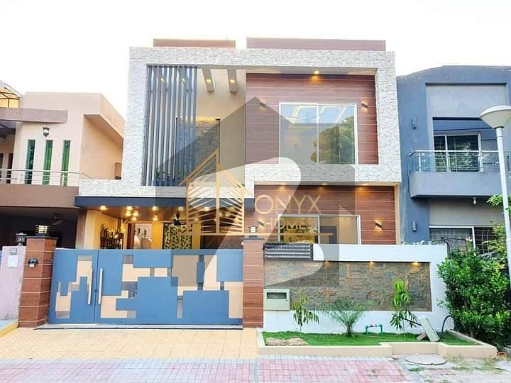 بحریہ ٹاؤن فیز 4 بحریہ ٹاؤن راولپنڈی,راولپنڈی میں 5 کمروں کا 10 مرلہ مکان 6.0 کروڑ میں برائے فروخت۔