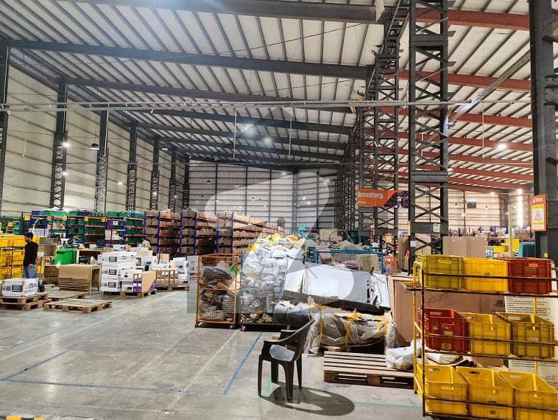 Warehouse With 70000 SqFt Covered is Vacant For Rent