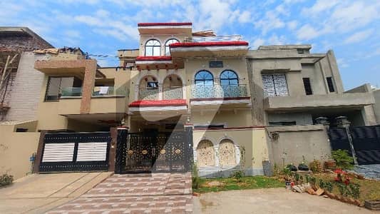 A Prime Location House Of 5 Marla In Formanities Housing Scheme - Block MM