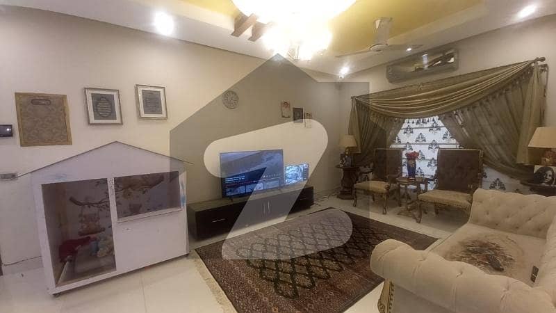 ڈی ایچ اے فیز 4 ڈی ایچ اے ڈیفینس,کراچی میں 5 کمروں کا 12 مرلہ مکان 7.75 کروڑ میں برائے فروخت۔