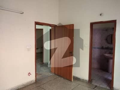 پنجاب کوآپریٹو ہاؤسنگ سوسائٹی لاہور میں 4 کمروں کا 10 مرلہ مکان 3.85 کروڑ میں برائے فروخت۔
