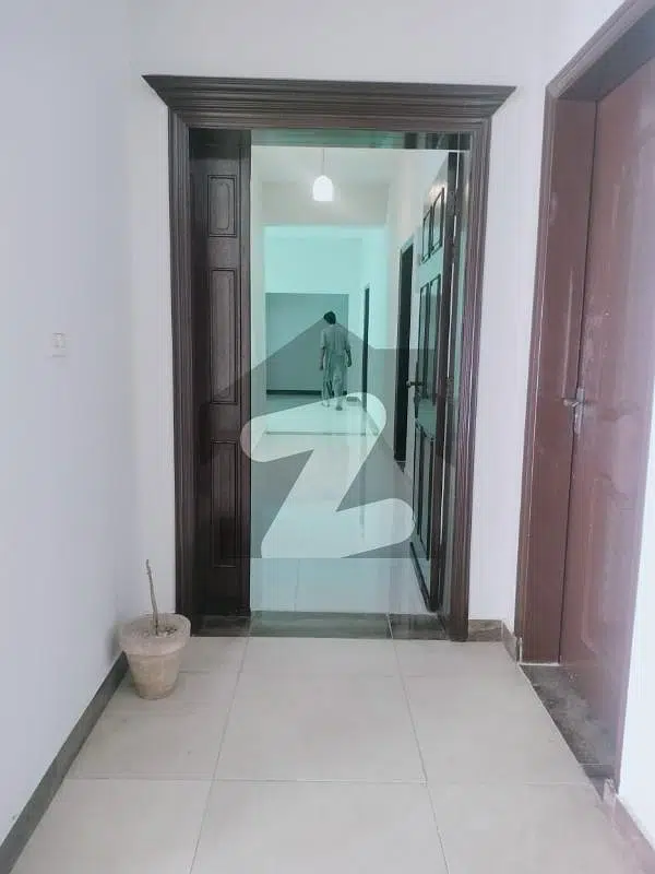 10 MARLA 3 BEDROOM APARTMENT FOR RENT IN ASKARI -11 LAHORE.