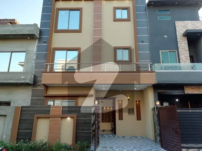 4.07 Marla Brand New House For Sale in
Dream Gardens
Lahore.