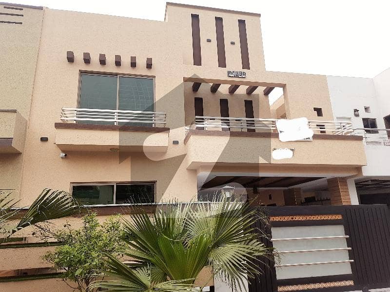 بحریہ ٹاؤن راولپنڈی راولپنڈی میں 5 کمروں کا 10 مرلہ مکان 4.6 کروڑ میں برائے فروخت۔