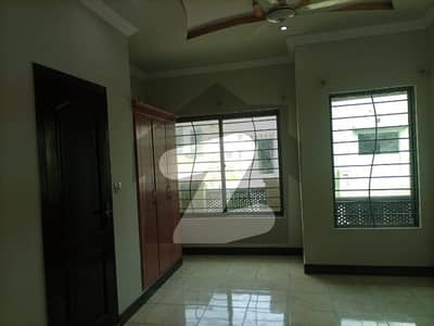 7 Marla Double Unit House, 5 Bed Room With Attached Bath, Drawing Dining, Kitchen, T. V Lounge, Servant Quarter