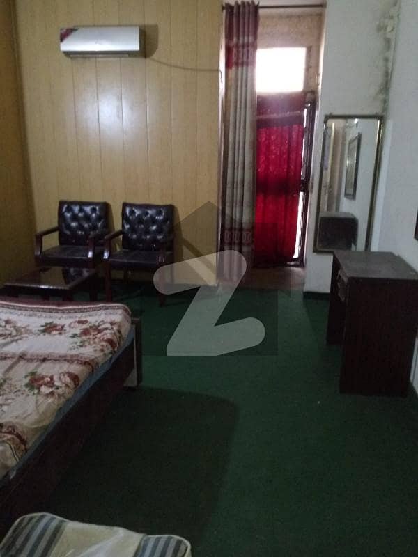 A Beautiful Room Flat With View Of Park