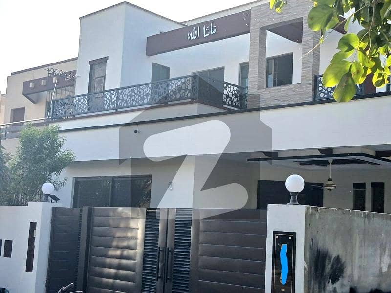 10 Marla Slightly Used Full House For Rent In DHA Phase 4 Block-EE Lahore.