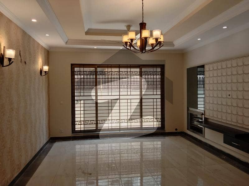 1 Kanal Mosrt Good Design House Available For Sale in DHA Phase 4