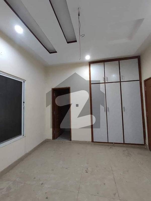 شالیمار کالونی ملتان میں 3 کمروں کا 5 مرلہ مکان 35.0 ہزار میں کرایہ پر دستیاب ہے۔