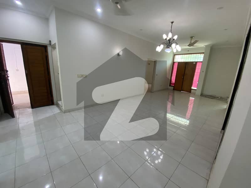 Chance Deal Bungalow Facing 1st Floor Full Floor For Rent No Chatting Only Call.