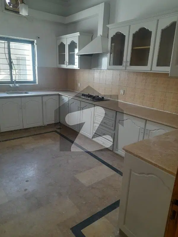 1 Kanal Upper Portion Lower Portion Look Independent Option Available For Rent In DHA