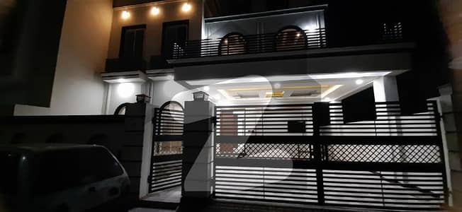 لیک ویو لینز بنی گالہ,اسلام آباد میں 4 کمروں کا 11 مرلہ مکان 4.3 کروڑ میں برائے فروخت۔