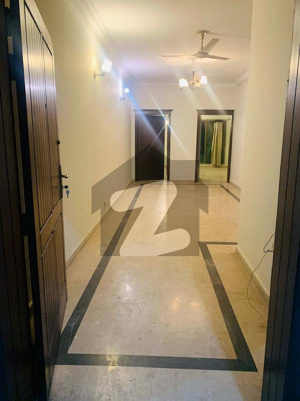 ایف ۔ 11 مرکز ایف ۔ 11,اسلام آباد میں 2 کمروں کا 8 مرلہ فلیٹ 85.0 ہزار میں کرایہ پر دستیاب ہے۔