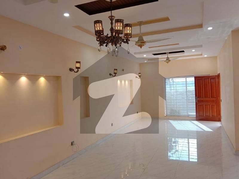 بحریہ آرچرڈ لاہور میں 5 کمروں کا 8 مرلہ مکان 70.0 ہزار میں کرایہ پر دستیاب ہے۔