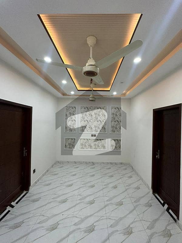 پاک عرب ہاؤسنگ سوسائٹی لاہور میں 2 کمروں کا 5 مرلہ بالائی پورشن 32.0 ہزار میں کرایہ پر دستیاب ہے۔