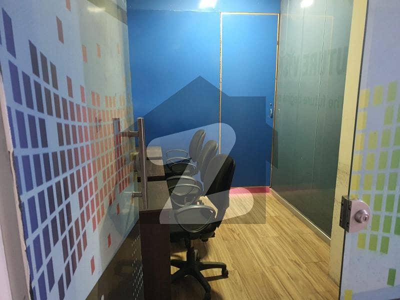 گلبرگ لاہور میں 2 کمروں کا 3 کنال دفتر 3.0 لاکھ میں کرایہ پر دستیاب ہے۔