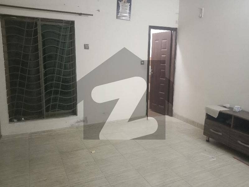 4 Marla Upper Portion With Gas For Rent