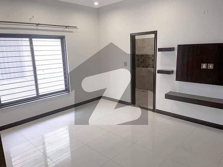 10 Marla Beautiful House Available For Rent In Iqbal Block Bahria Town Lahore