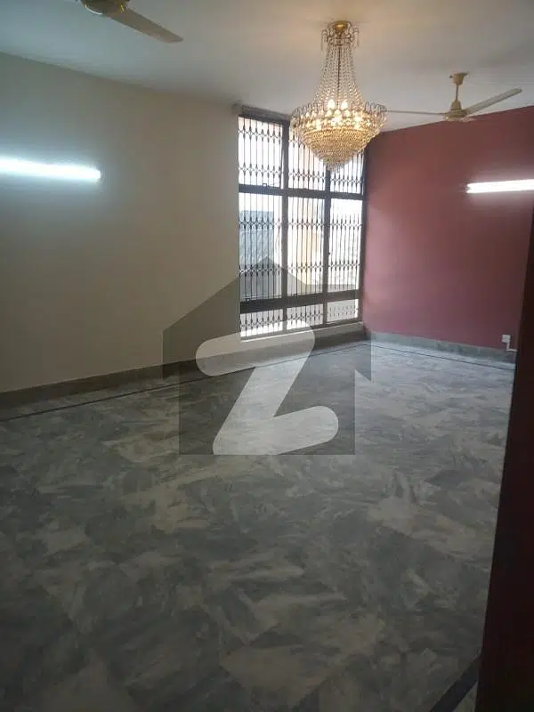 1 Kanal Upper Portion Available For Small Family