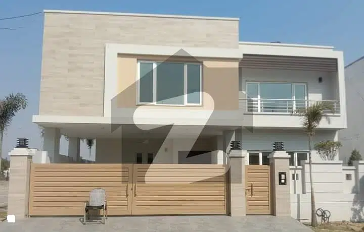 16 MARLA LUXURY HOUSE AVAILABLE FOR RENT