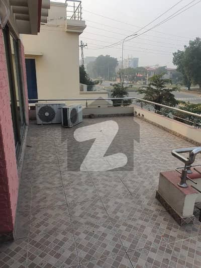 ڈی ایچ اے فیز 8 - بلاک ایم ڈی ایچ اے فیز 8,ڈیفنس (ڈی ایچ اے),لاہور میں 3 کمروں کا 1 کنال بالائی پورشن 80.0 ہزار میں کرایہ پر دستیاب ہے۔