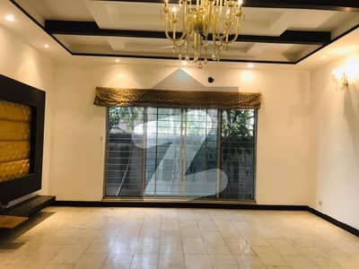 1kanal Slightly use Owner build House in Dha Phase 5 Prime Location For Rent