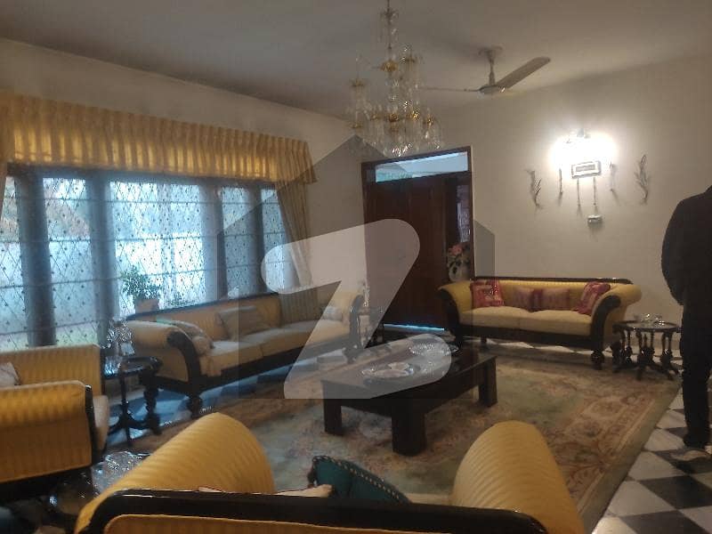 F-7 House Available 60x100 6 Bed With Bath 2 Drawing Dining 2 TV Lounge 2 Kitchen 2 Servant Quarter 2 Gate Beautiful Location Close And Street Near Market And Markaz