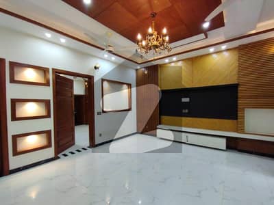 10 Marla VIP House With Basement For Rent in Sector C Bahria Town LHR