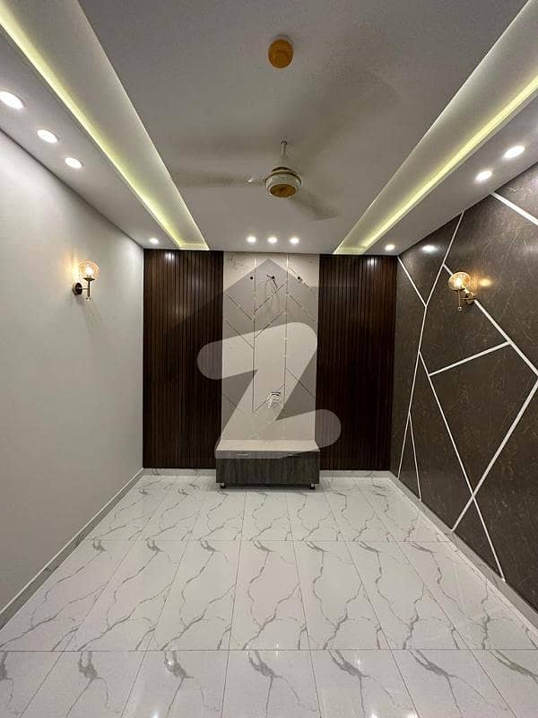 ڈی ایچ اے 9 ٹاؤن ۔ بلاک اے ڈی ایچ اے 9 ٹاؤن,ڈیفنس (ڈی ایچ اے),لاہور میں 3 کمروں کا 5 مرلہ مکان 2.65 کروڑ میں برائے فروخت۔