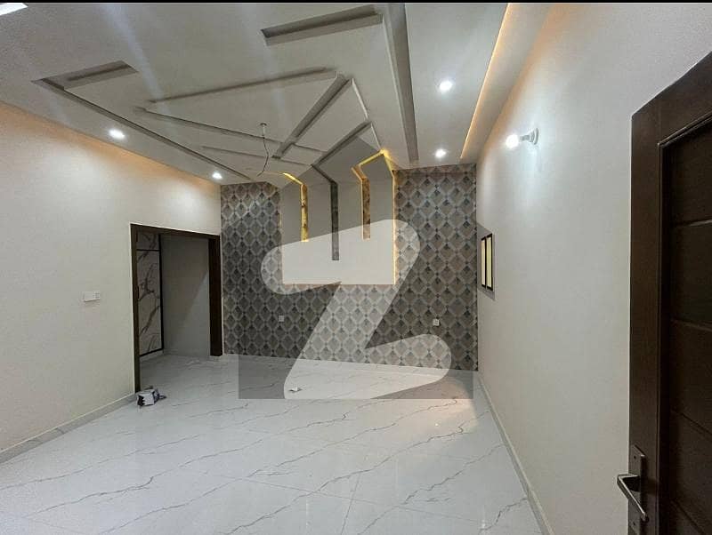 کینال روڈ فیصل آباد میں 3 کمروں کا 5 مرلہ مکان 60.0 ہزار میں کرایہ پر دستیاب ہے۔