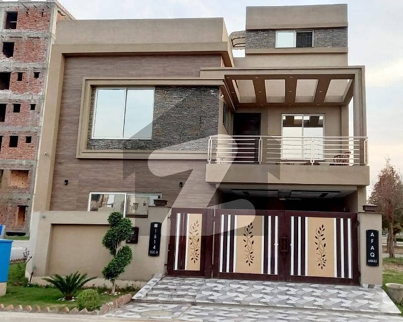 بحریہ آرچرڈ لاہور میں 5 کمروں کا 7 مرلہ مکان 2.25 کروڑ میں برائے فروخت۔